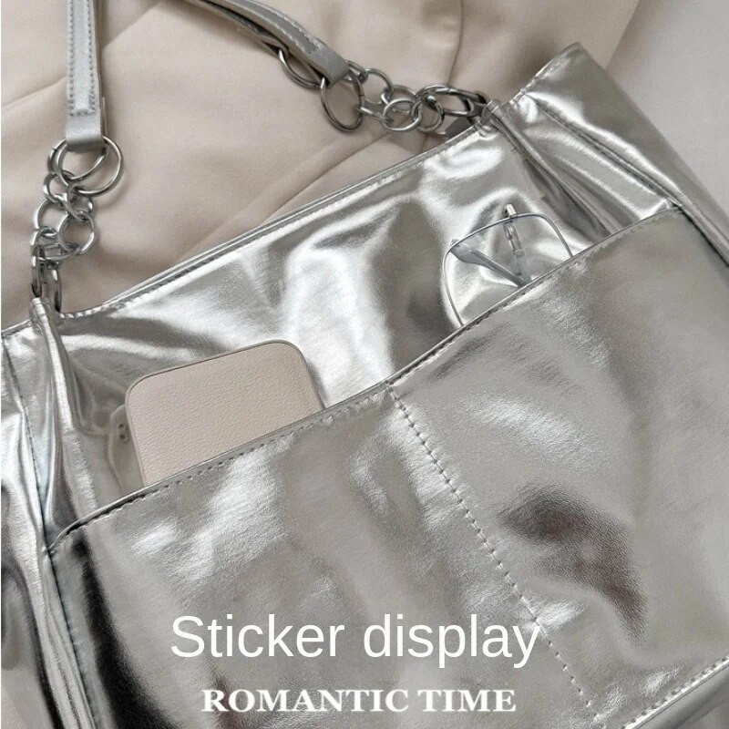 Γυναικείες γυναικείες τσάντες 2023 Νέες τσάντες ώμου μεγάλης χωρητικότητας Υφή φωτεινές δερμάτινες τσάντες τσάντες με αλυσίδα Κομψές τσάντες