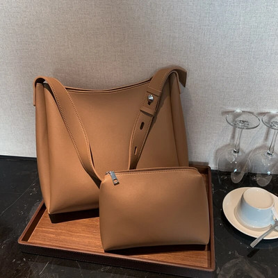 Izpārdošanas sieviešu rokassomiņas 2 gab