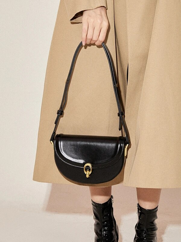 Jaunas vienkārša stila seglu krustveida somas sievietēm 2023. gada luksusa dizaineru vasaras ikdienas plecu somas Klasiski, moderni ādas somiņas