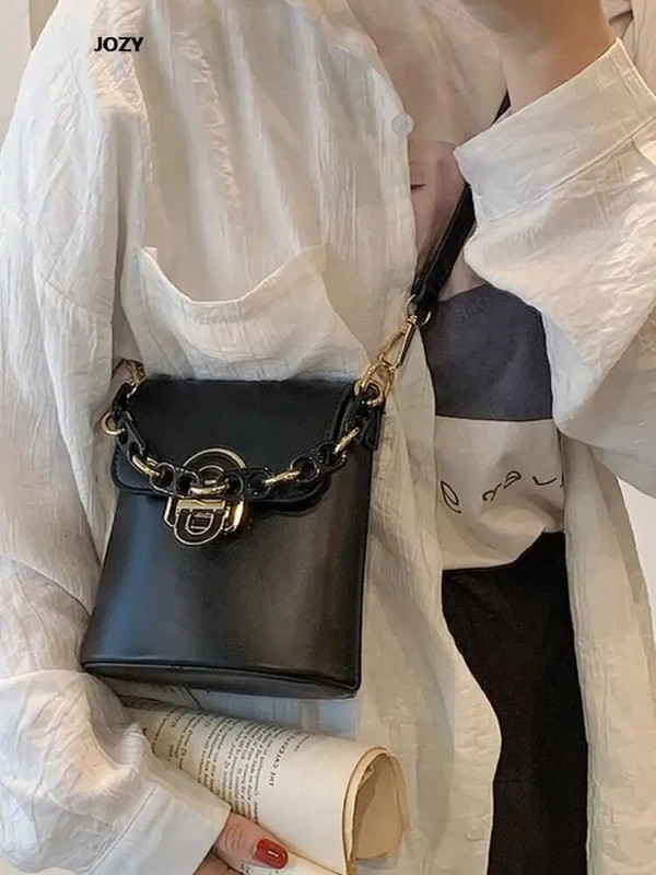 Suvine moekett Luksusliku disainiga nahast Crossbody kott 2023 Uus lihtsas stiilis väike õlg naistele vabaaja mitmekülgne käekott