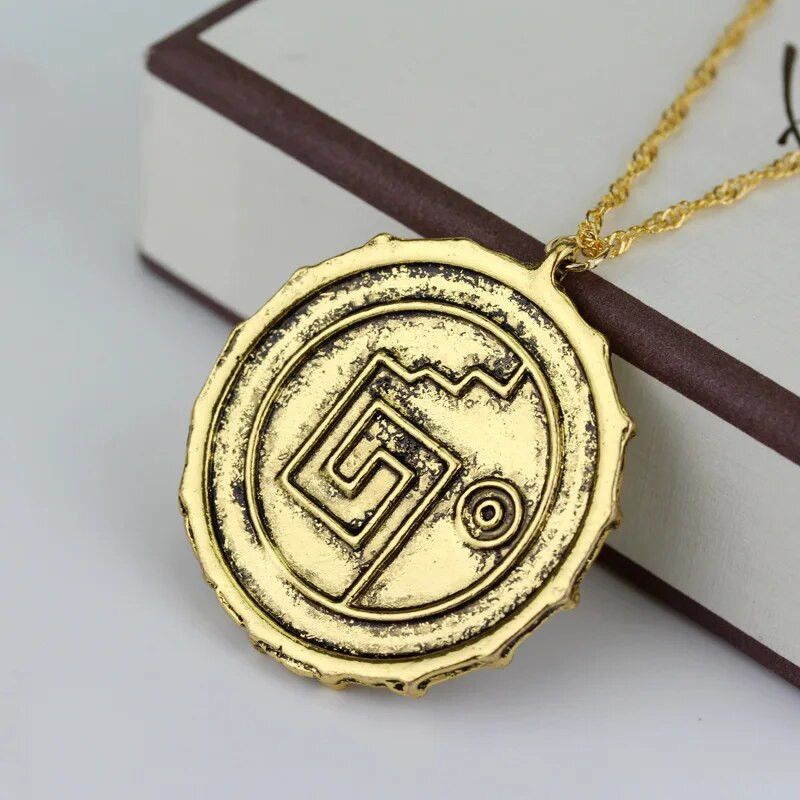 Filmų aksesuarai Karibai Akg Piratai Actekų aukso spalvos monetų karoliai Retro kaukolės pakabukas punk hiphopo karoliai