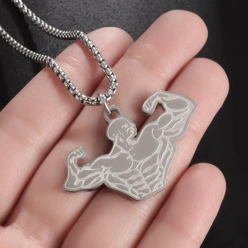 Stiprūs kultūrizmo raumenys Vyriški pakabukai ant rankų Vyriški mados tendencijos nerūdijančio plieno pakabukai, karoliai, sporto salė, sportiniai laisvalaikio papuošalai