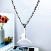 Krepšinio pakabukas plieno spalvos hiphopo madingi sportiniai titano plieno karoliai vyriški ir moteriški megztinių grandinėlė išskirtinis gimtadienis