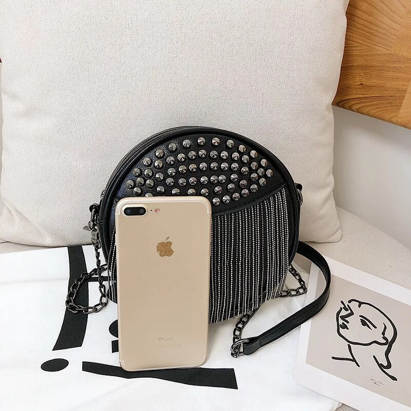 Juodas apvalus moteriškas pečių krepšys Moteriškos minkštos odinės grandinėlės, kutai, skersiniai krepšiai moterims, 2022 m. mažas sankabos krepšys