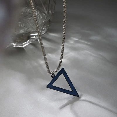 Vintažinės mados vyrų papuošalai juodi trikampiai karoliai vyrams nerūdijančio plieno grandinėlė vyrams Geometriniai pakabukai punk vakarėlių papuošalai