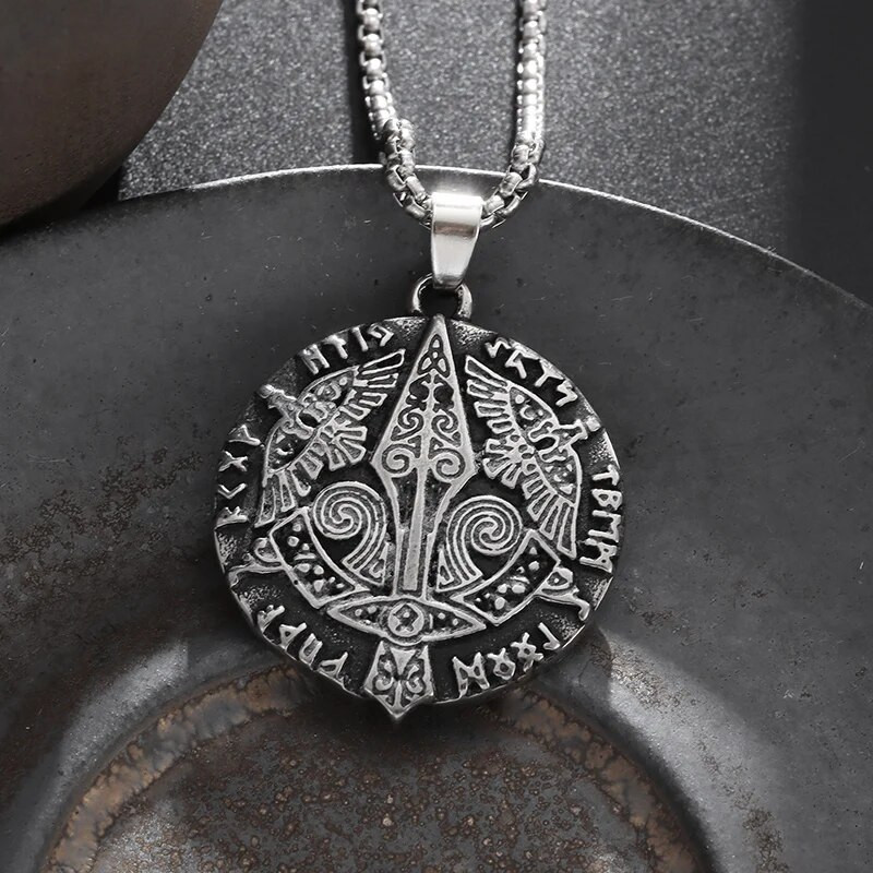 Σκανδιναβική μυθολογία Viking Spear Mysterious Runes Κρεμαστό από τιτάνιο ατσάλι Celtic κολιέ Three Ravens Ανδρικά κοσμήματα τάσης