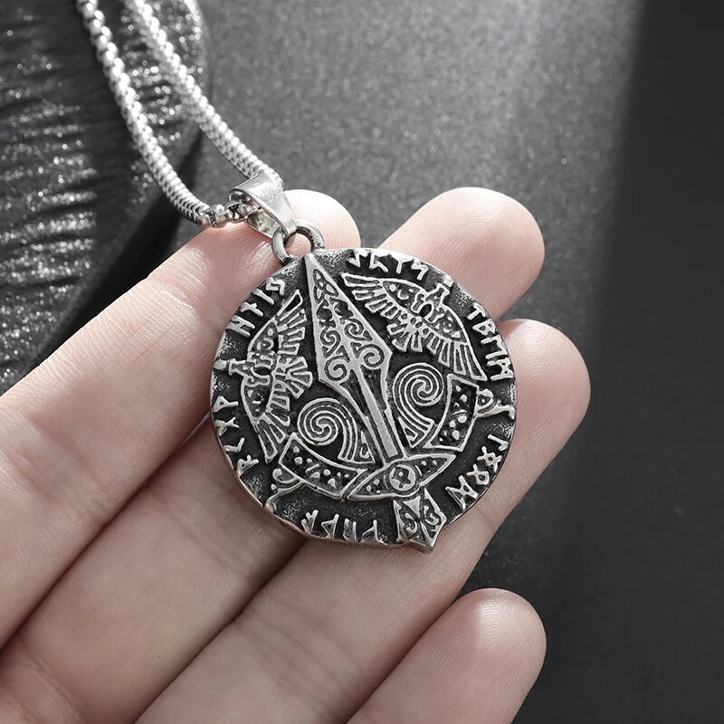 Σκανδιναβική μυθολογία Viking Spear Mysterious Runes Κρεμαστό από τιτάνιο ατσάλι Celtic κολιέ Three Ravens Ανδρικά κοσμήματα τάσης