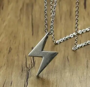 Meeste välgu ripatsiga kaelakee roostevabast terasest polt Thunder Flash Charm meeste ehted 20–24 tolli