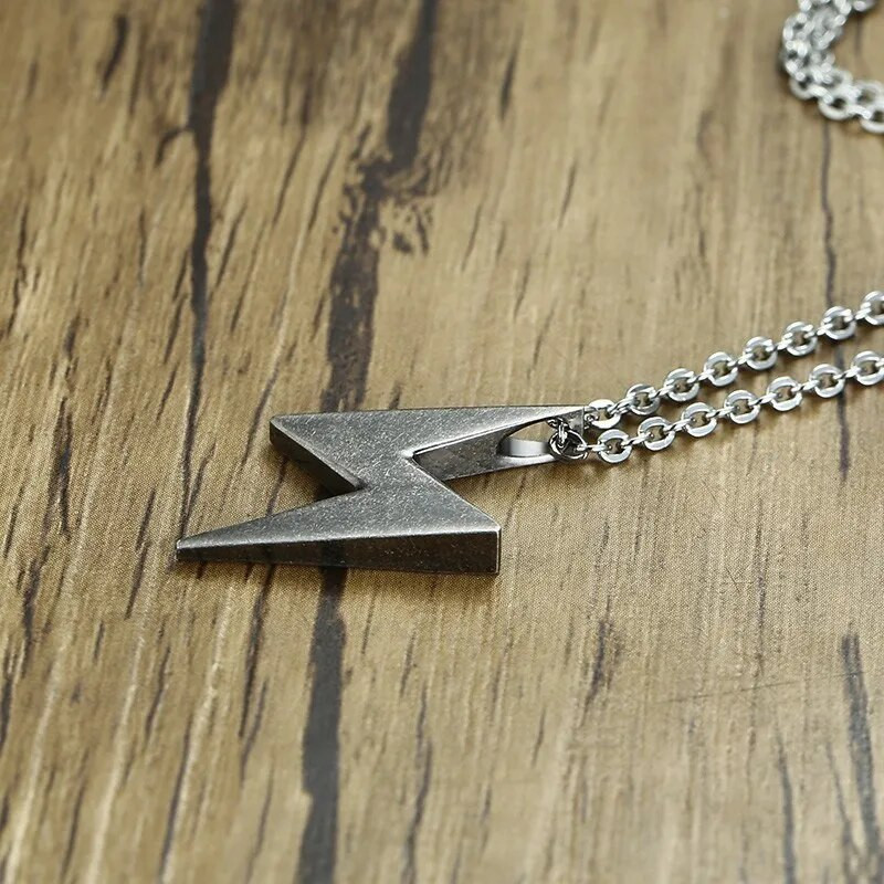 Meeste välgu ripatsiga kaelakee roostevabast terasest polt Thunder Flash Charm meeste ehted 20–24 tolli