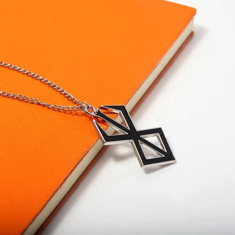 Anime Berserk Black Logo Ogrlica Guts Sword Logo Privjesci Unisex Bižuterija Dekoracija Ogrlica Rekviziti Poklon za Noć vještica