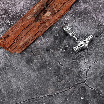 MKENDN nerūdijančio plieno skandinavų vikingų Thor's Hammer Mjolnir skandinaviškos runos amuleto pakabukas su grandinėle kaip vyrų pankų dovana