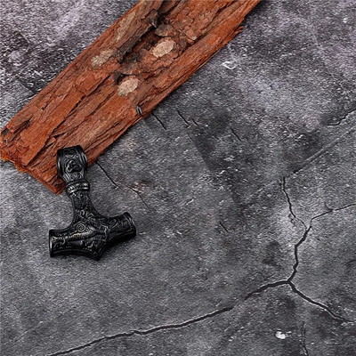 MKENDN nerūdijančio plieno skandinavų vikingų Thor's Hammer Mjolnir skandinaviškos runos amuleto pakabukas su grandinėle kaip vyrų pankų dovana