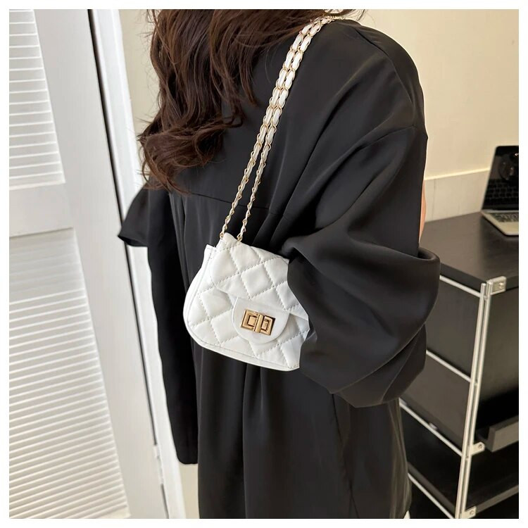 Uus suvemood Trendikas Crossbody kott Lihtne vabaaja väike kandiline kott Naiste õrn elegantne rombikujuline lukuga pandlaga naiste kott