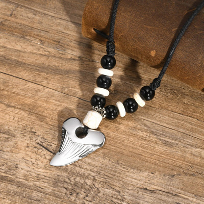 Vnox Cool Fashion Shark Tooth kaelakeed meestele poisile, roostevabast terasest loomahammastega ripatskrae, reguleeritav must köiskett