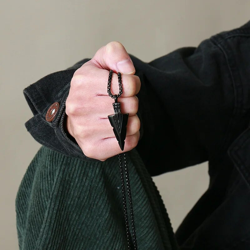 „Vnox“ vyriški „Arrowhead Kunai“ pirminiai urnos karoliai, „Rock Punk Spearhead“ pakabukų papuošalai, nerūdijančio plieno jubiliejaus dovana jam