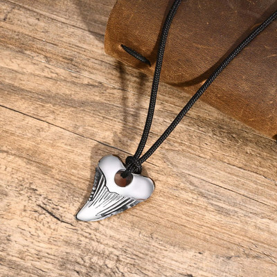 Meeste lahedad punk-haihammastega kaelakeed, veekindel roostevabast terasest loomahammaste ripatskrae, reguleeritav musta värvi köiskett