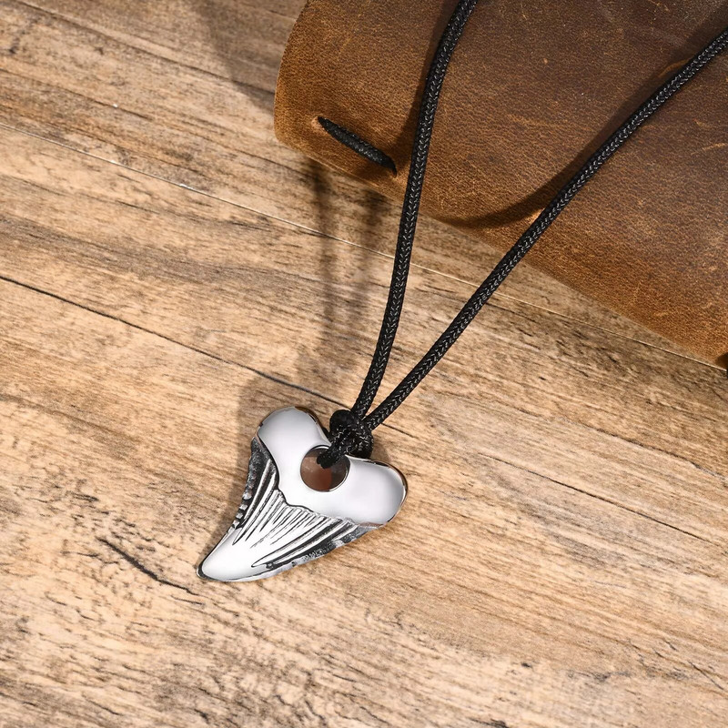 Meeste lahedad punk-haihammastega kaelakeed, veekindel roostevabast terasest loomahammaste ripatskrae, reguleeritav musta värvi köiskett