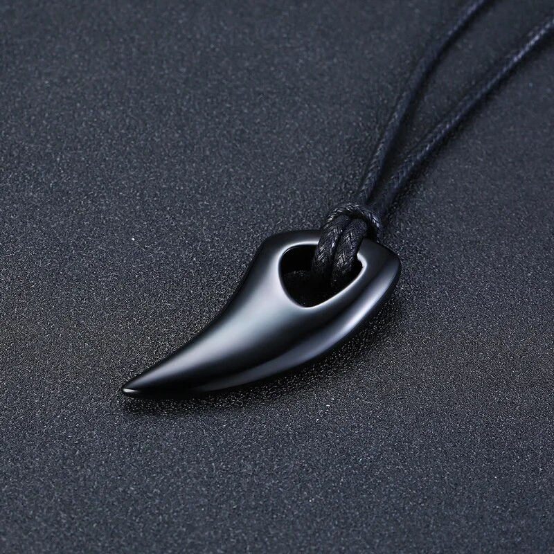 Madingi dominuojantys vyriški pakabukai, reguliuojamos spalvos nerūdijančio plieno vilko dantų genties poliruoti karoliai