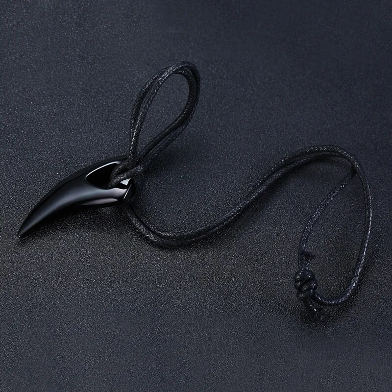 Madingi dominuojantys vyriški pakabukai, reguliuojamos spalvos nerūdijančio plieno vilko dantų genties poliruoti karoliai