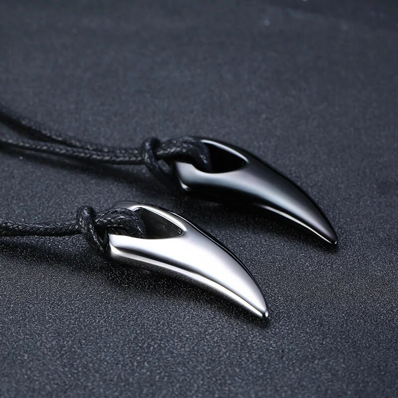 Madingi dominuojantys vyriški pakabukai, reguliuojamos spalvos nerūdijančio plieno vilko dantų genties poliruoti karoliai