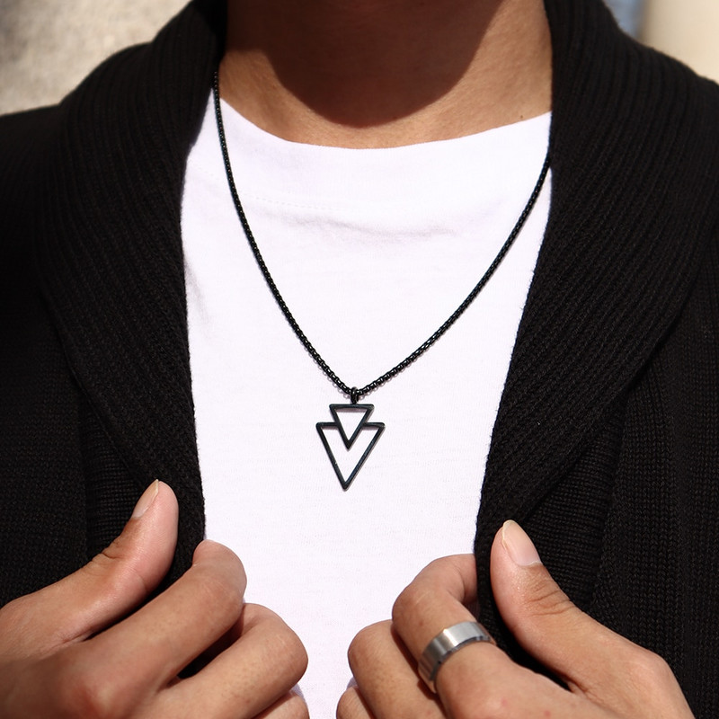Naujas mados trikampis kaklo pakabukas vyrams paprastas plotis 2,5 mm nerūdijančio plieno dėžutės grandinės karoliai vyrams papuošalų dovana