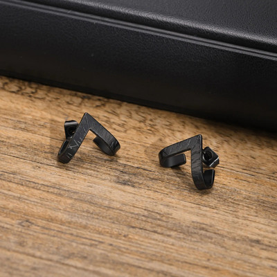 Vnox Retro Dragon Head Huggie, vanaaegsed roostevabast terasest meeste kõrvarõngad, lahedad traditsioonilised Hiina Lucky Almut Boy ehted