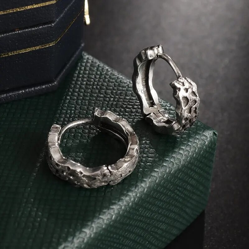 Ebaregulaarne ebaühtlane hõbedane ümmargune väike rõngaskõrvarõngad augustamine Huggies hüpoallergeensed hip-hop kõrvarõngad