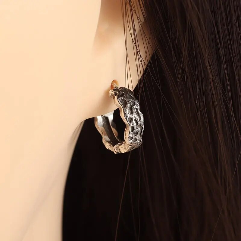 Ebaregulaarne ebaühtlane hõbedane ümmargune väike rõngaskõrvarõngad augustamine Huggies hüpoallergeensed hip-hop kõrvarõngad