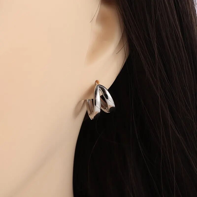 1 õõnsa topeltrõngaga kõrvarõngad musta hõbedase värviga hip-hop peo gooti kõrvarõngad, trendikahted meestele ja naistele