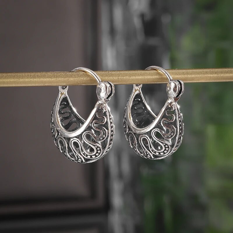 Retro mood Kuu kujuga õõnsa mustriga kõrvarõngad hüpoallergeensed kõrvarõngad naiste punk trendikad ehted