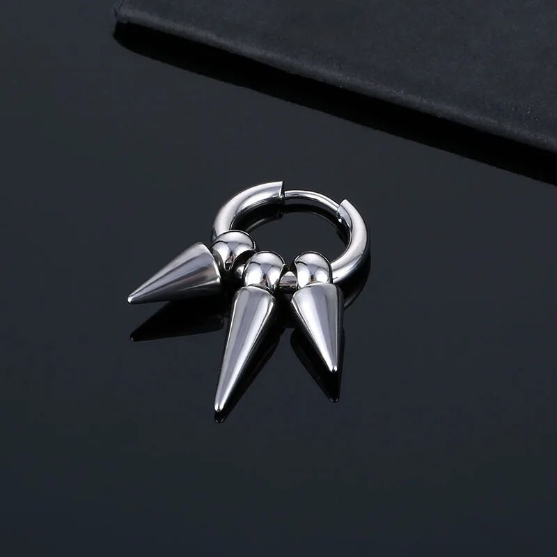 Populaarne titaanist terasest terava koonuse kolmnurkne punk hiphop roostevabast terasest meeste kõrvarõngas