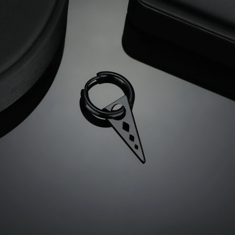 Roostevabast terasest Stud Huggie rippuvad kõrvarõngad naistele Meeste must kolmnurkkõrvarõngad Punk stiilis gooti kõrvarõngad