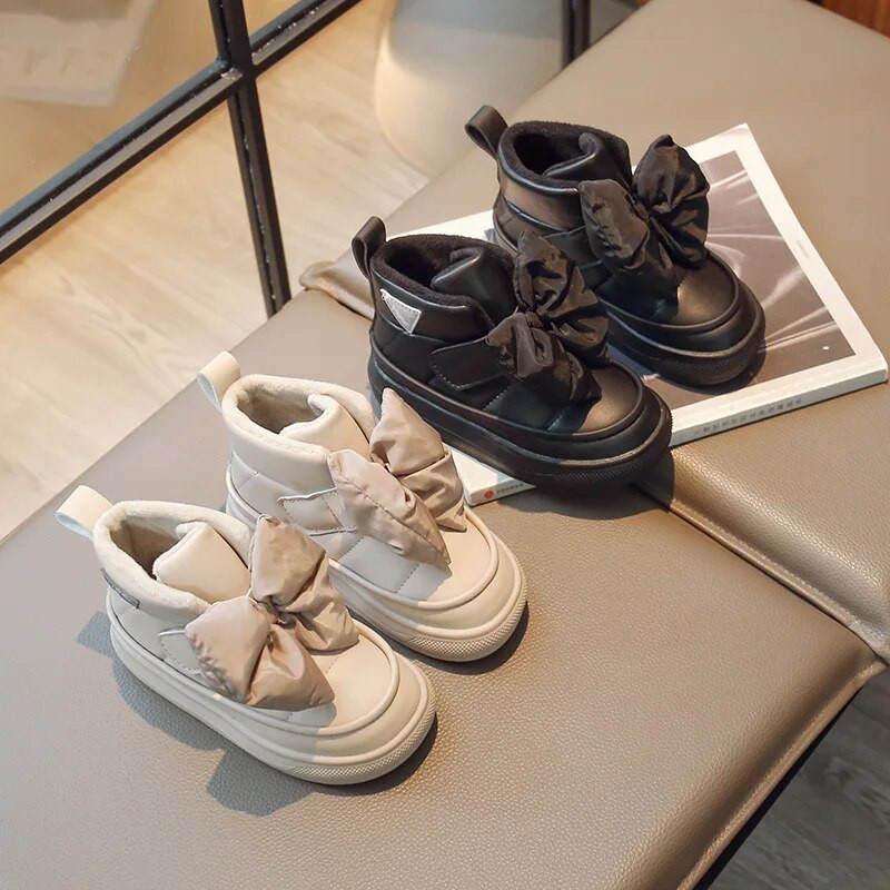 2023 Nove kratke čizme s mašnom za djevojčice Svestrane čizme na kuku i omču Mekane klasične korejske dječje neklizajuće prozračne jesenske zimske ravne čizme za dječake