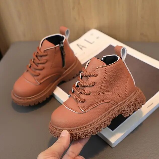 Laste lumesaapad 2023 sügistalvine stiil pluss sametist lühikesed puuvillased saapad poistele ja tüdrukutele lühikesed poolsaapad laste spordijalatsid