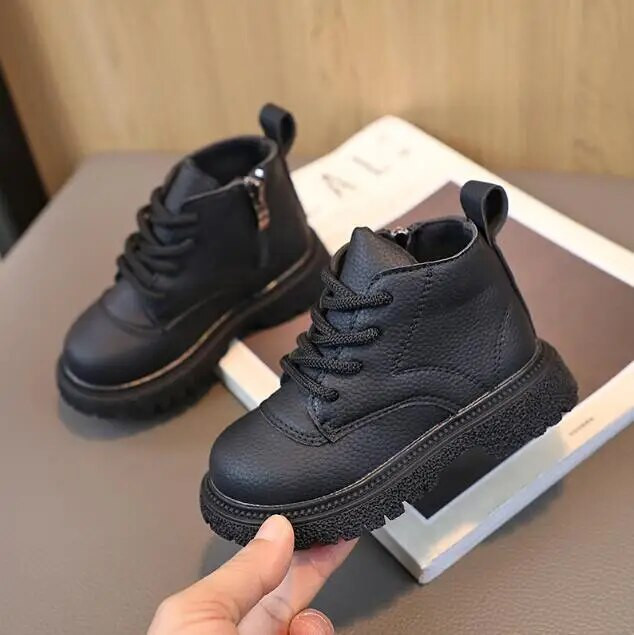 Laste lumesaapad 2023 sügistalvine stiil pluss sametist lühikesed puuvillased saapad poistele ja tüdrukutele lühikesed poolsaapad laste spordijalatsid