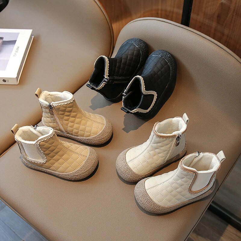 Laste lühikesed saapad, 2023. aasta talv, uued pehme tallaga pehme tallaga pehmed lastesaapad, vabaaja moed tüdrukutele ja poistele klassikalise korea poolsaapad