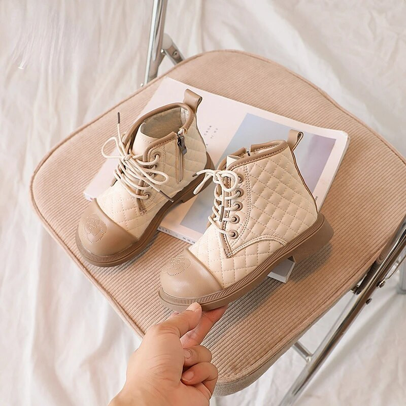 Παιδικές κοντές μπότες 2023 Φθινόπωρο Κορεάτικα Παιδικά Παπούτσια Πριγκίπισσας που ταιριάζουν με μωρό με αντίθεση χρώματος Δερμάτινη μπότα