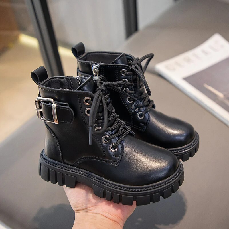 Uued lapsed, mood tüdrukud, lühikesed saapad, pannal, lihtsad libisemiskindlad laste vabaajasaapad Britain Boys must 2023 kevad-sügis PU tõmblukk