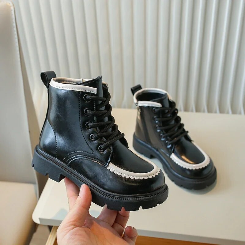 2023 Νέες μπότες για κορίτσια Ευέλικτο χρώμα που ταιριάζουν Μαλακό αναπνεύσιμο Απλό, αντιολισθητικό Παιδικό κορεατικό στυλ Δερμάτινες μπότες για αγόρια Causal