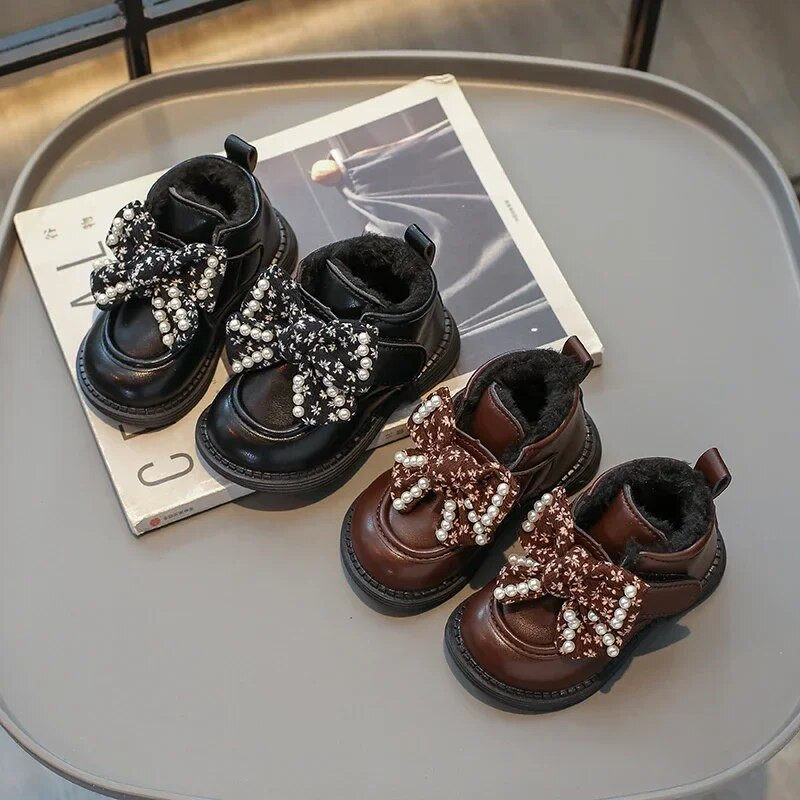 2024. aasta uued lastemood PU-nahast kingad Tüdrukute vibupärlid Printsesskingad Laste vabaaja lühikesed saapad Beebisoojad pehmed puuvillased kingad
