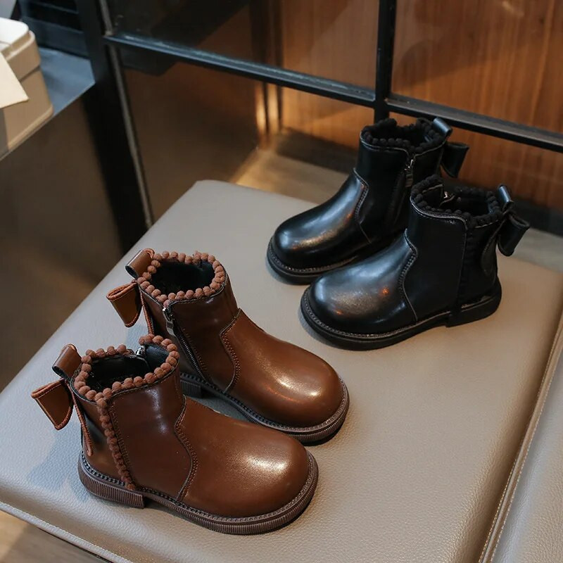 2024. aasta uued lastesaapad, mitmekülgsed pehmed hingavad lihtsad tüdrukute Chelsea saapad Moodsad seljasaapad Bowknot Lastemood Palus poolsaapad