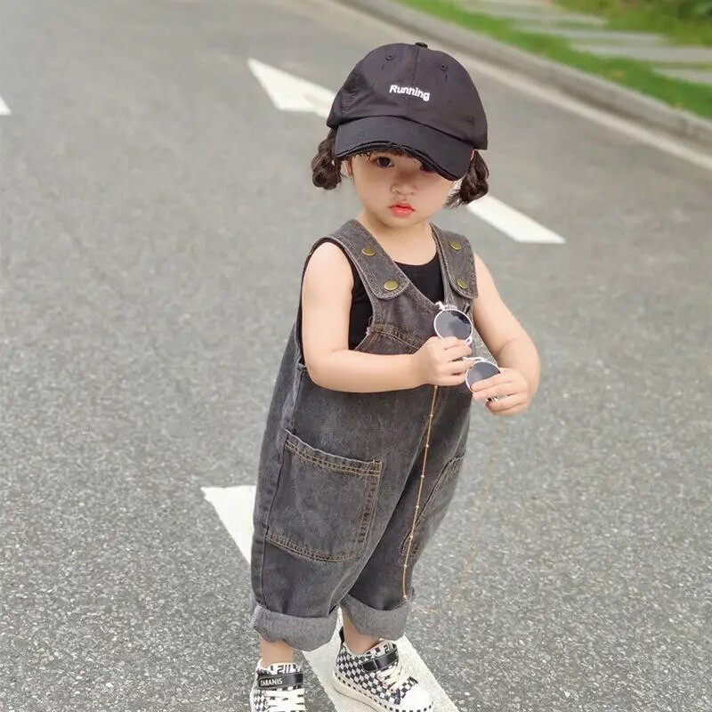 Laste püksid Korea versioon 2023 Kevad uued poisid ja tüdrukud Vintage teksarihmaga püksid Beebi armas suur PP kombinesoon