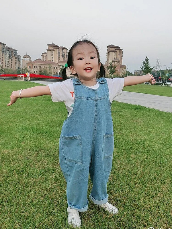 Nauja korėjietiška pavasario ir rudens modelių versija berniukams ir mergaitėms kūdikiams laisvalaikio džinsiniai kombinezonai, džinsai