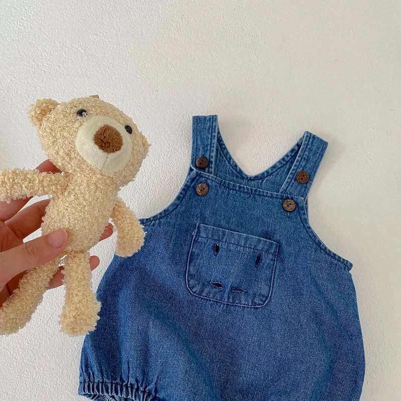 2023 m. rudens kūdikių berniukų kelnaitės, džinsinio audinio nuimamas meškiukas, universalios sagos, berniukų kūno kostiumas mažiems berniukams