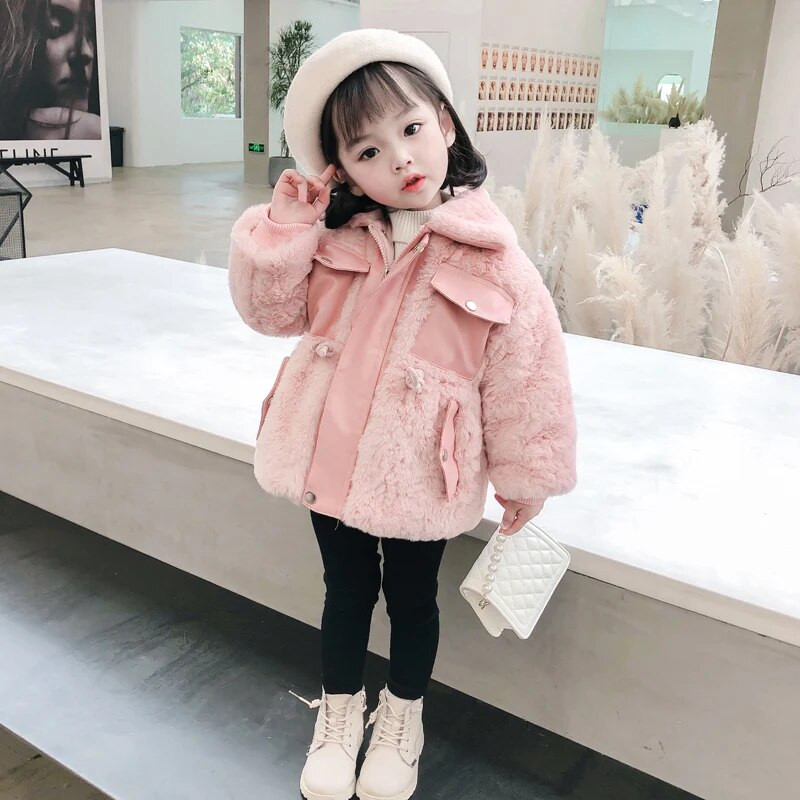 2023 m. Naujos rudens žiemos storos striukės mergaitėms viršutiniai drabužiai minkšti pliušiniai su medvilniniu kailiu kūdikių paltai Vaikiški paltai Apranga CH206