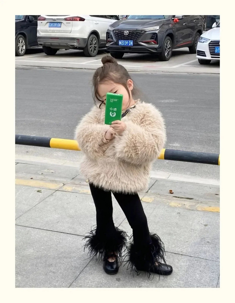 Paltai 2023 m. žiemos Naujos Merginos Pliušiniai Storinantys Vaikų Drabužiai Universalūs Kailiai Medvilnė Madingi Viršutiniai drabužiai Paprasti Šilti