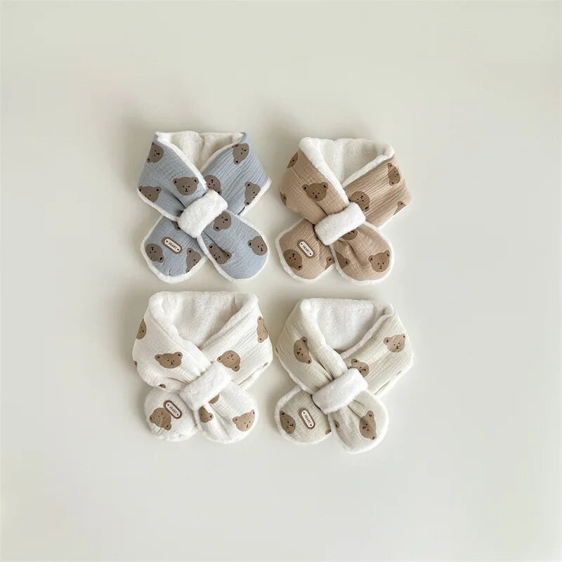 Mielas meškiukas kūdikių šalikas žiemai šiltas pliušinis kryžminis kaklaskarėlis berniukui korėjiečių animacinio filmo spaudiniu dirbtinio kailio vaikų kaklo apykaklė