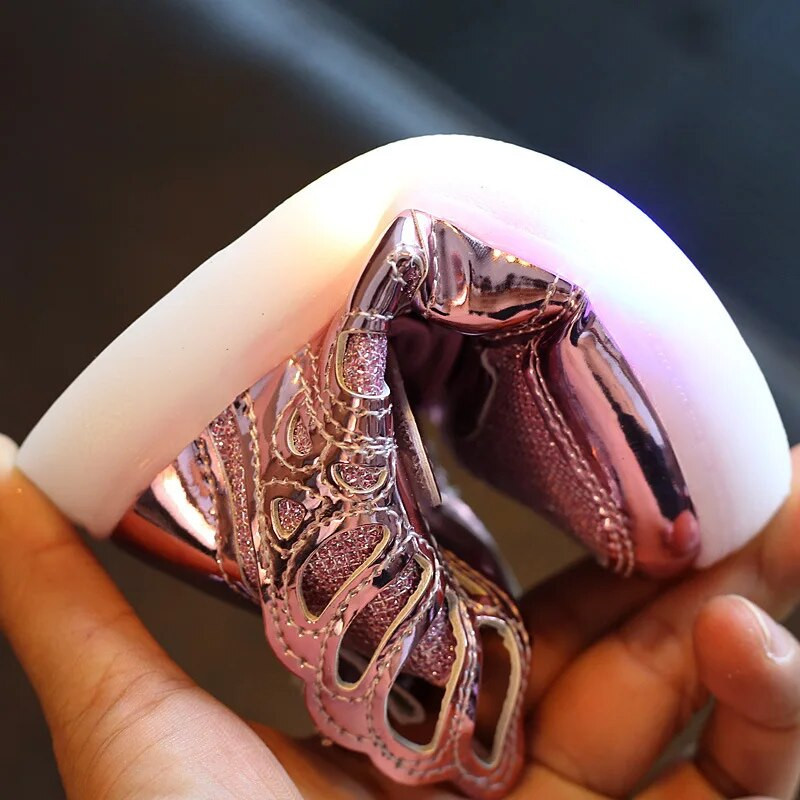 Laste uued kevad-sügis LED helendavad vilkuvad kingad Tiib Lastejalatsid Treasure Kingad Poistele Tüdrukute vabaajaspordijalatsid