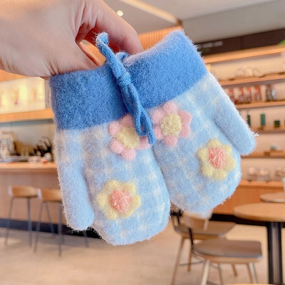 Bebeluși, drăguțe, tricotate, dulci, mănuși cu flori în carouri de pluș, băieți, copii, mănuși minunate, moale, calde, pentru copii