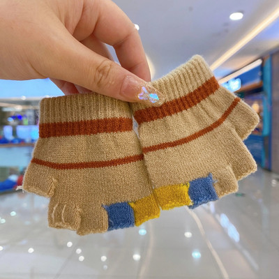 Bebeluși, drăguțe, tricotate, dulci, mănuși cu flori în carouri de pluș, băieți, copii, mănuși minunate, moale, calde, pentru copii